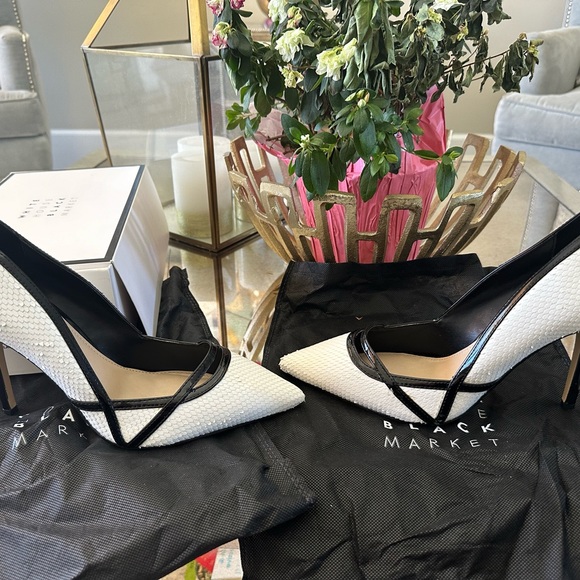 White House Black Market Diana White w Black Snake High Pump - Picture 3 of 8